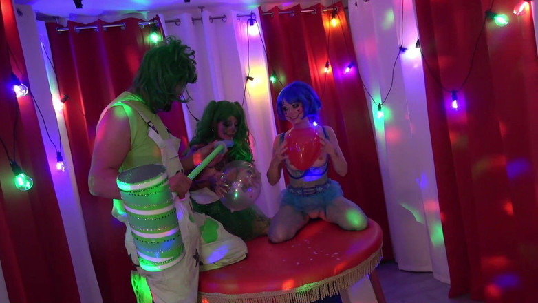 Lily kink: 발정난 광대 풍선 페티쉬 플레이