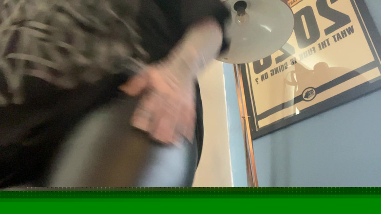 Miss Valentina: 崇拝で革のパンツを破壊する