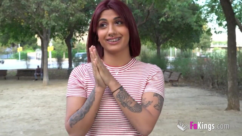 FAKings: vah adhik se adhik chaahti hai! Valeria apne pahle boodhe...