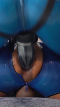 Polla monstruosa follada por dominadoras de látex calientes