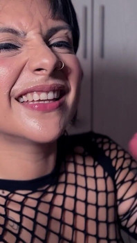 31 talimatı Kolombiyalı orta yaşlı seksi kadınla mastürbasyon yapmak için talimatlar