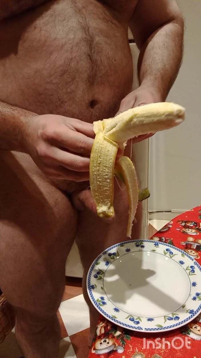Markwolf: バナナは美味しい精液をつけて食べる方がずっと美味しいです
