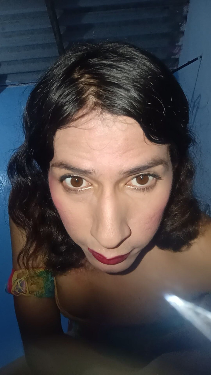 Femboy from Colombia: Ik ga deze kamer schilderen