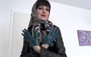 Lady Victoria Valente: POV : Des gants en cuir essence intense reniflent, éjaculent sur les...