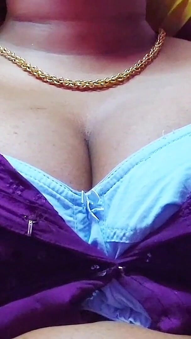 Desi Mohini: Desi heißes indisches mädchen, das spaß zu hause hat