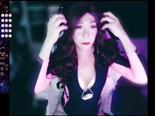 Sophieyuki: Streaming langsung semasa penggetar menggigit puting dan dubur saya
