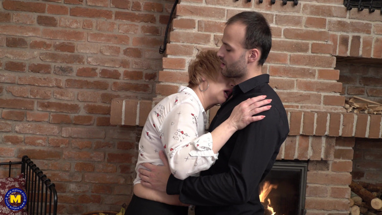 Mature NL: Naughty housewife having an affair with her new lover.