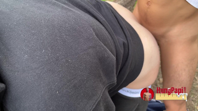 Hung Papi: Hung papi đụ ngoài trời twink đụ bố không bao cao su...