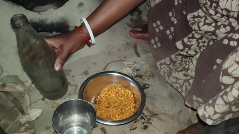 Yousokhona: Drink with a Hot Desi Bhabhi