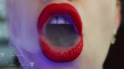 Goddess Misha Goldy: Éjacule devant ma grosse séduction rouge et ma grosse fumée...