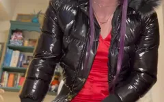 Jess Silk chevauche un gode