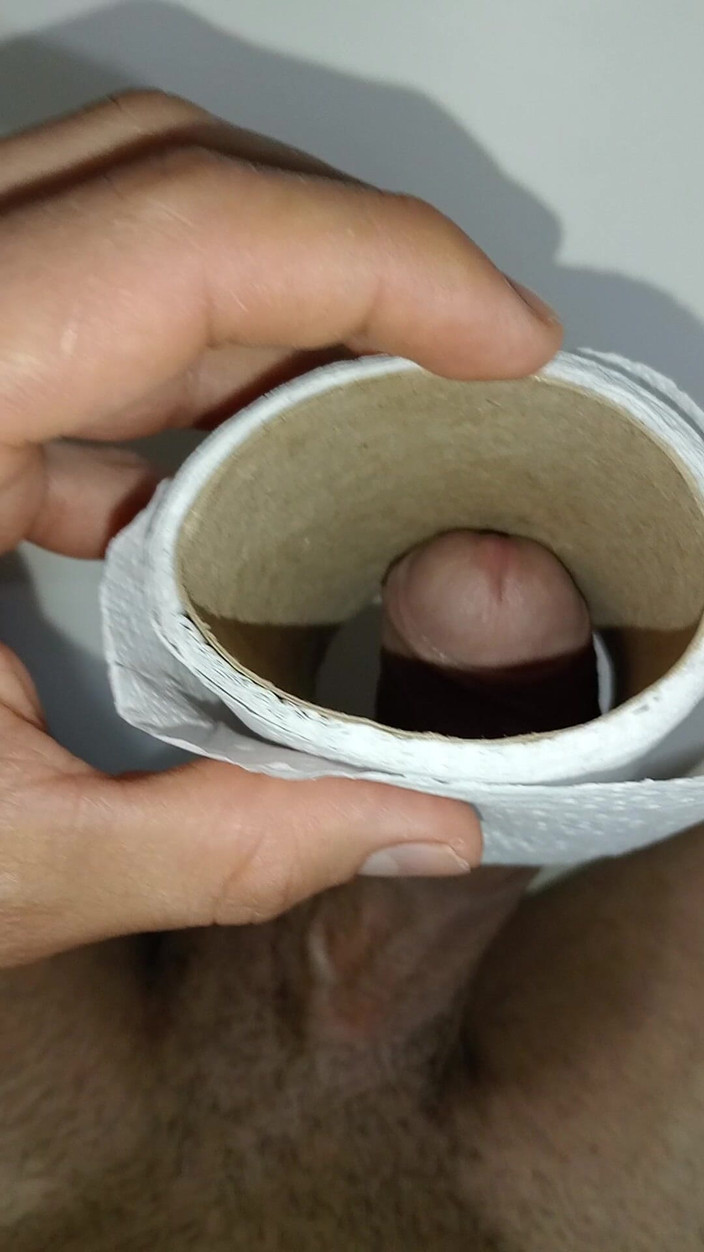 Rey rey: Desperate Handjob in Shopping Mall Bathroom