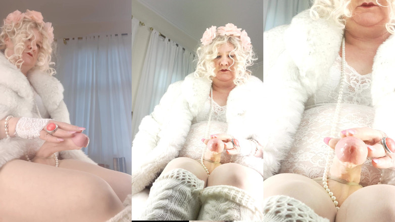 Trans fur bitch: Transfurlady trong foxfur cums trong áo lót nylon của cô ấy