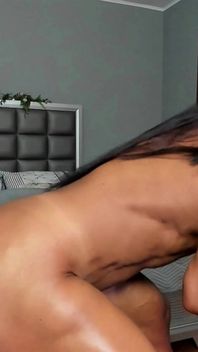 Sexy Muscledoll Flexing Nude