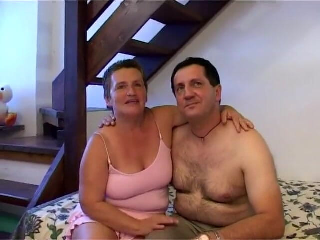 Milf in Love: 意大利老夫妇还记得如何做爱
