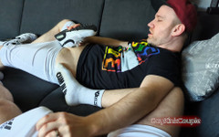 GayKinkCouple: Sdílení tenisek Nike Air Max 3