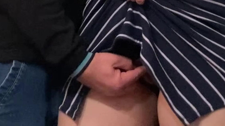 Niki studio: Ich lasse einen fremden in der U-bahn meine muschi unter...