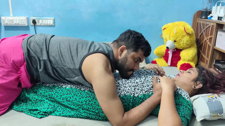Vaigavarun Feet romance: Mallu Wife Pussy Rub and Kissing with Boobs Press and...