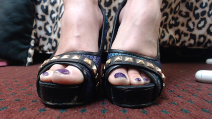 Abby Anna: Toe wiggling in high heels