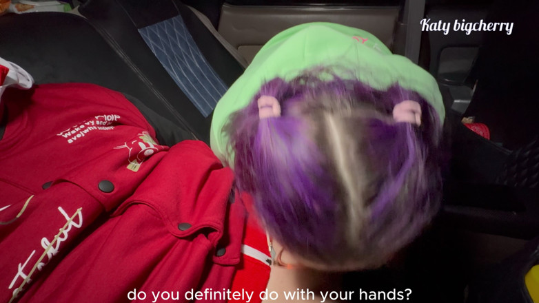 Katybigcherry: Une belle-mère réchauffe son beau-fils en hiver dans la voiture