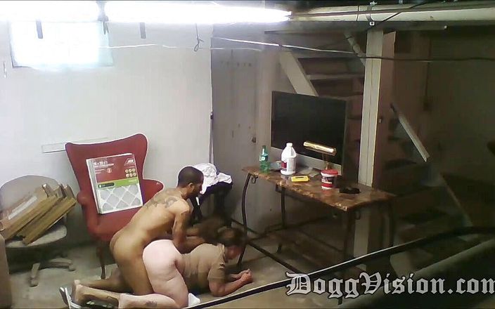 DoggVision: Uctívání zadku hotelové služky z kundičky do pusy