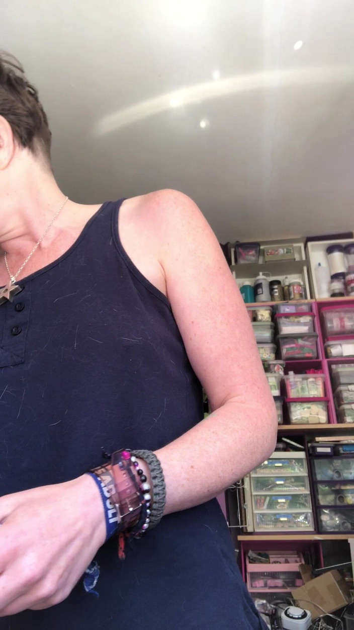 MistressWriggler: Parece Que Tengo Una Polla Gracias a Mi Arbusto Salvaje...