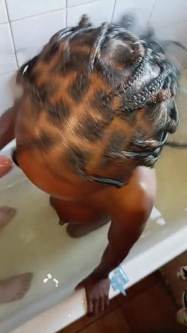 Miglior masturbazione con vibratore nella vasca da bagno, sesso orale e scopata in posizione a cagnolino bagnata (produzioni Hothouse18xxx) Best Bathtub Vibrator Masuerbation, Blowjob & Wet Doggystyle Fuck (Hothouse18xxx productions)