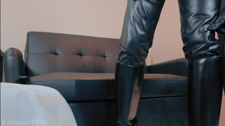 RubberTFD: レザーユニフォームのクローズアップ【別テイク】