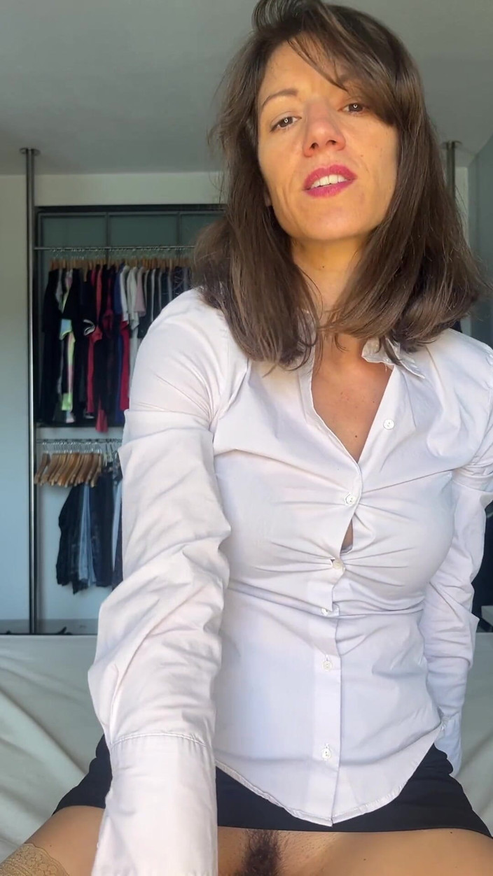 Lety Howl: Masturbasi anal solo setelah seharian bekerja