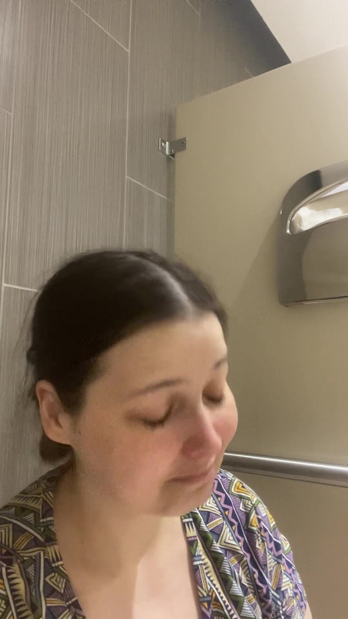 MissChrystalline: Orgasm in the Bathroom Stall