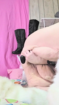 Nghe nói về Tickle Me Elmo đây là cù ho trong lỗ đít của cô ấy