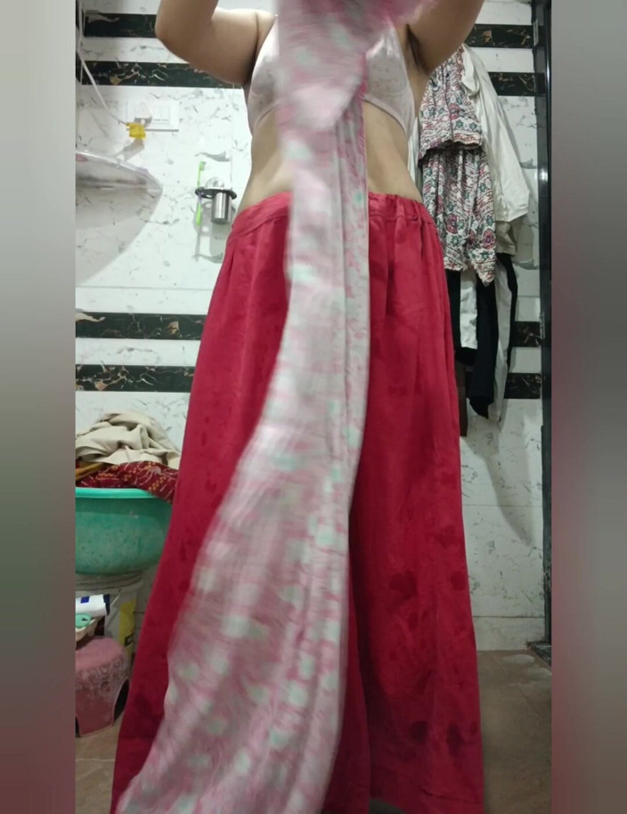Priyahot77: Priya Bhabi Peticot Open Video Shoot