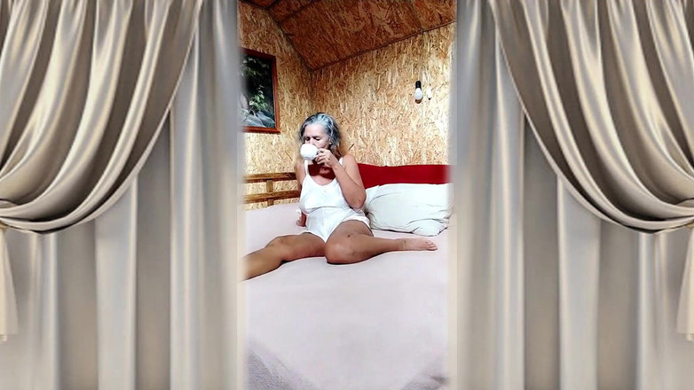 Lukerya: L'arrapante Casalinga Lukerya Chatta in Modo Allegro Online