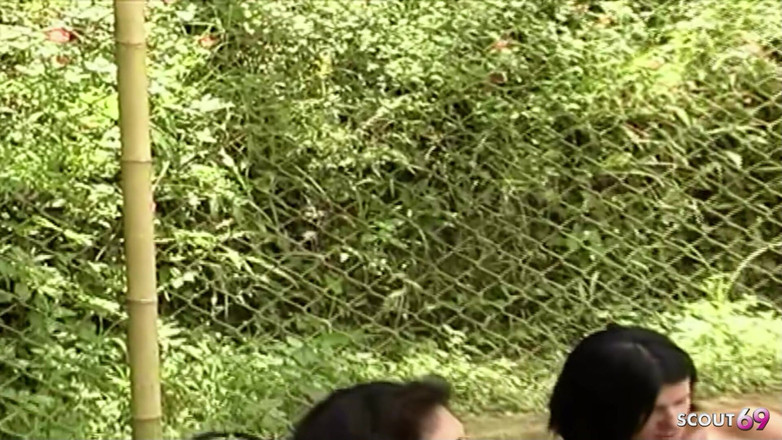 Shemale TS Collection: 拉丁变性人被一个穿着假阳具的热辣苗条少女干菊花