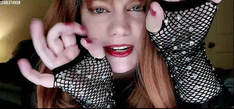 Scarlet Vixen: Zlechtěná růžová v posteli (wmv)