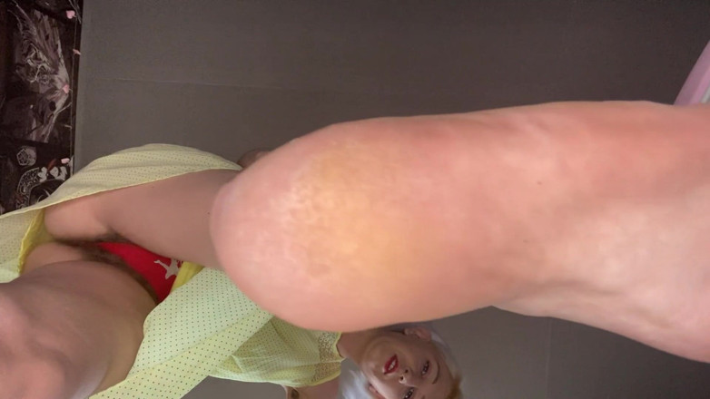 Cuteblonde666: Uctívání nohou otroka