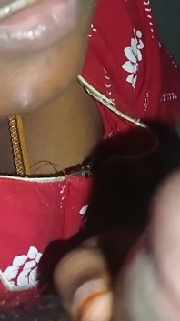 泰米尔人妻玩弄她丈夫的鸡巴舌头和口爆