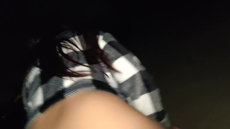 Miss Squirting: Förför styvmors vän och fyller henne med spermier utomhus.