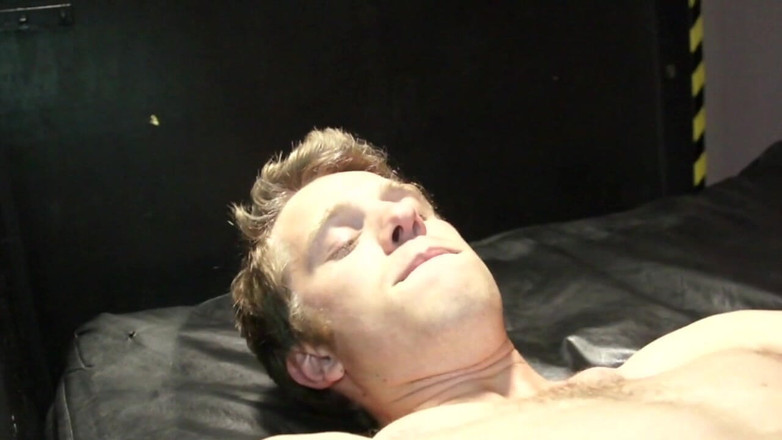 Only Bareback Porn Studio Amator: ストレートの友達にコンドームなしでセックスされた