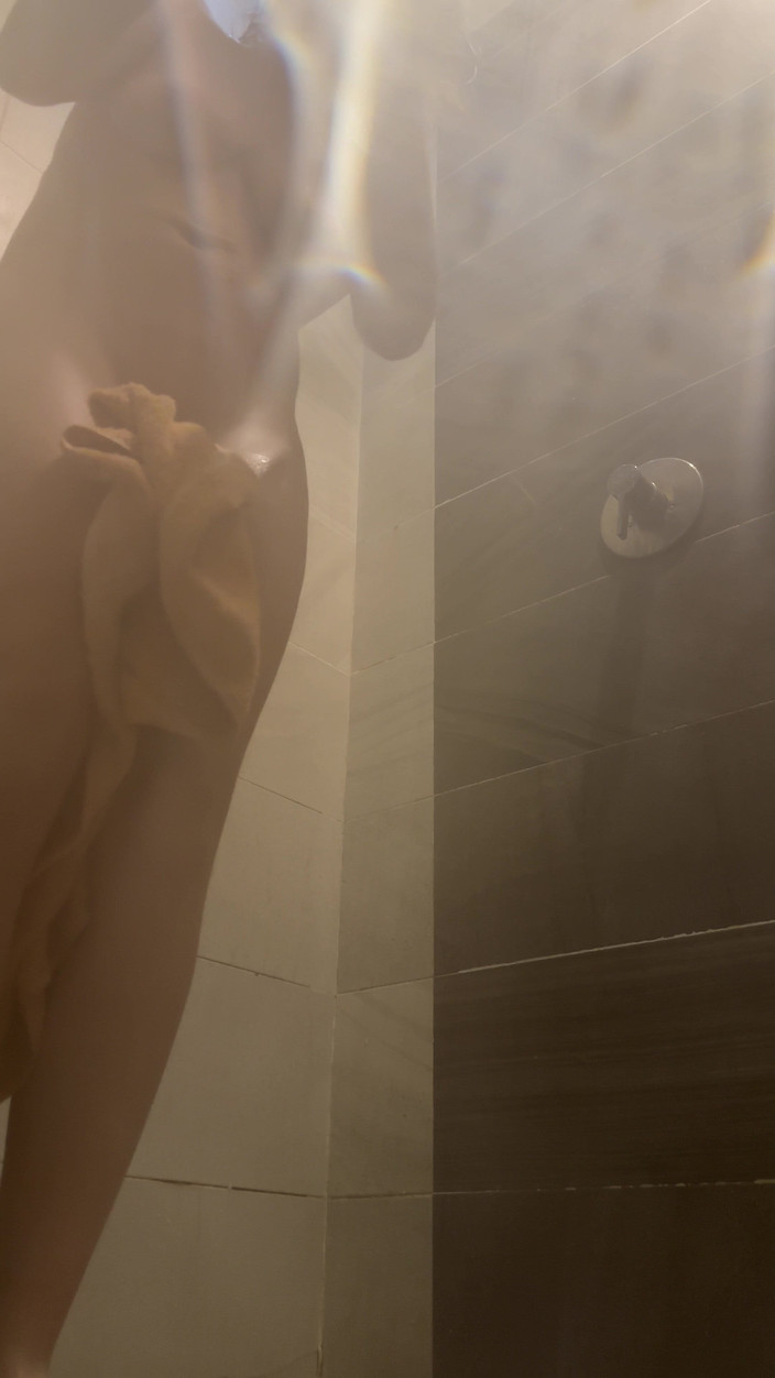 SweetLucy96: Douches in de fitnessruimte