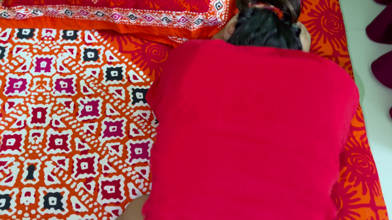 Riya Chowdhury: Mijn Desi sexy stiefzus wordt erg blij om met me...