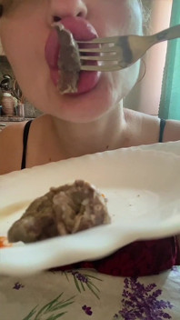 Asmr vlees eten deel 2