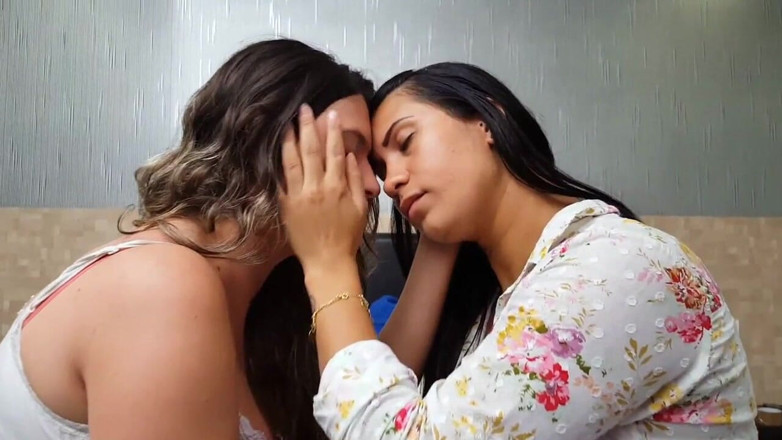 FetishKing: Hot Kisses Real Girlfriends