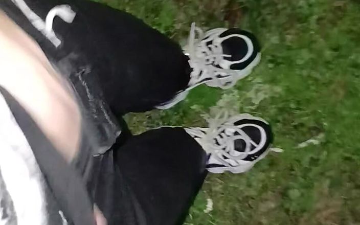 Lesbian-illusion: Kami berisiko di hutan