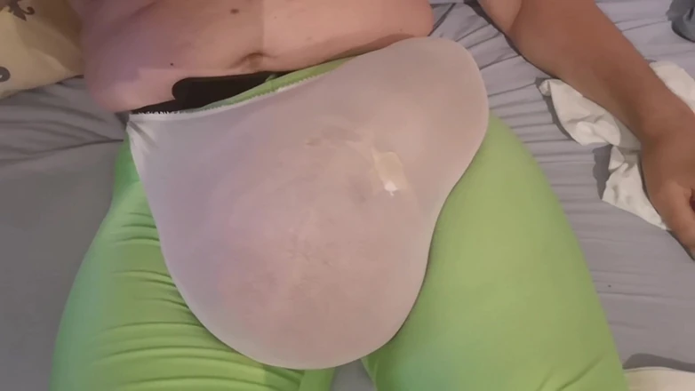 Monster_Meat_: Membonjol terlampau besar dalam pakaian dalam tembus pandang