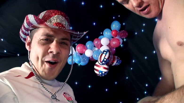 Get Your Fix: Blondýna s obrovskými kozy potřebují více než jednoho velkého ptáka