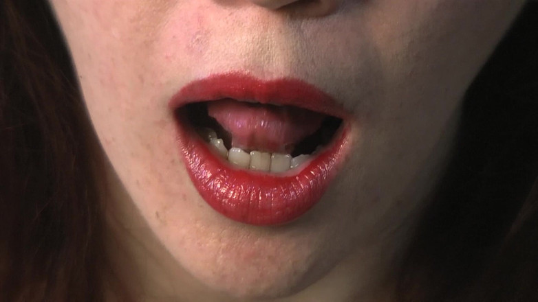 Evangelines Fetish: Кирпичная губная помада на диване