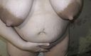Milky Mari Exclusive: Slutty fru visar sin BBW -kropp och ammande stora bröst efter...