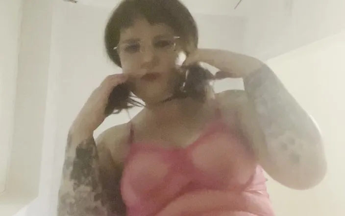 Bigtiddygoth: Giantess Preview