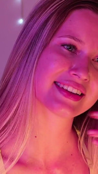 Willst du diese saftige muschi so nah wie möglich sehen?